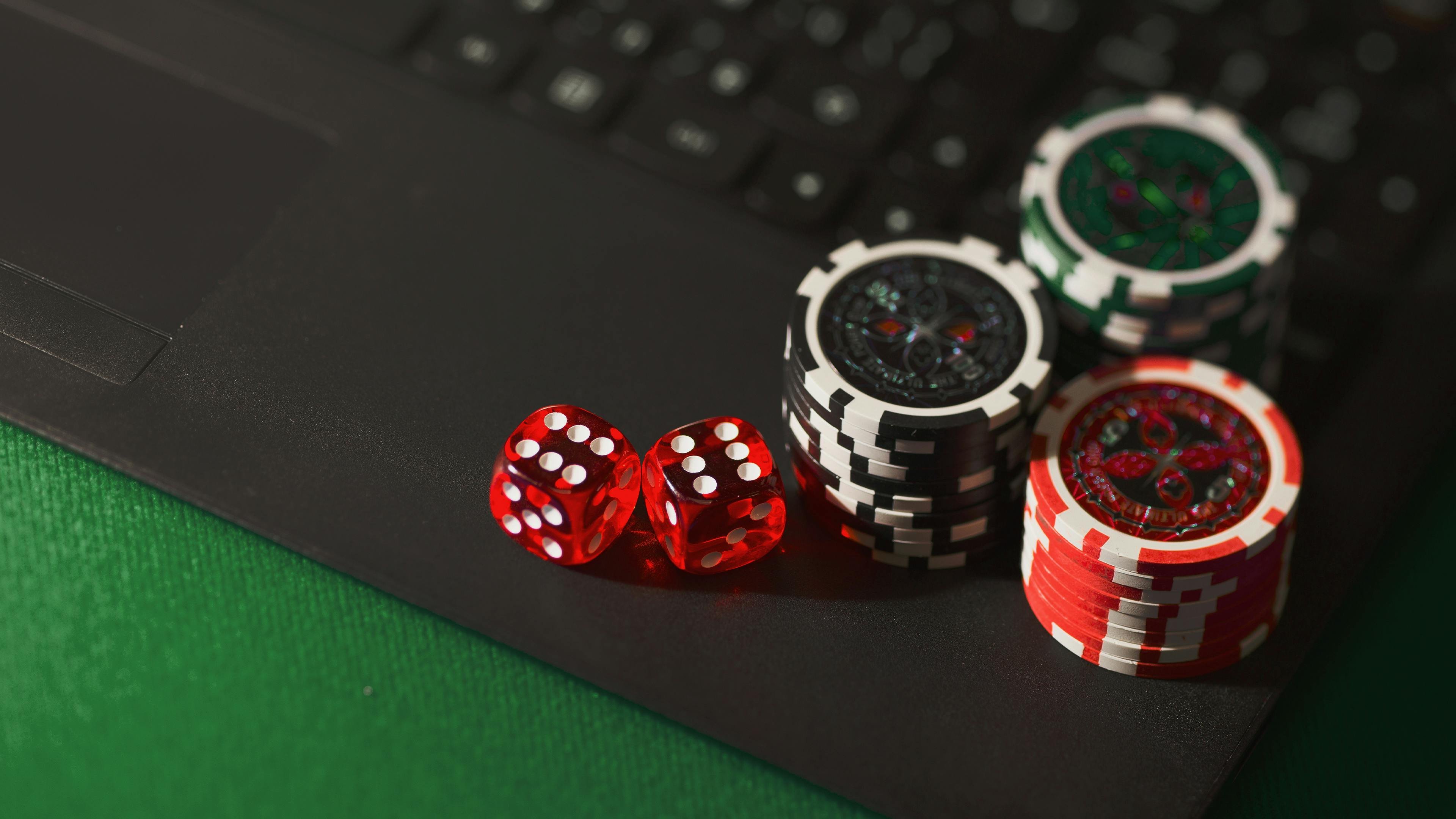 fhm Baccarat Dragon Tiger ကတ်ဂိမ်းများ MMK ကျပ်ဖြင့် လောင်းကြေးသတ်မှတ်နေသောပုံ